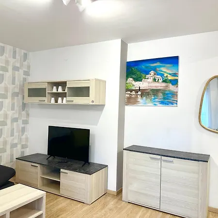 Prime - Modern 2 Bedroom Family With Balcony & Parking Included *