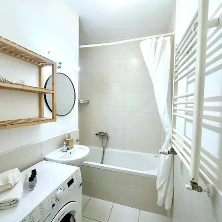 Prime - Modern 2 Bedroom Family With Balcony & Parking Included *