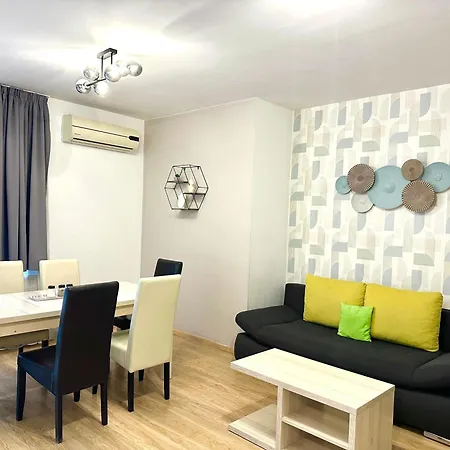 Prime - Modern 2 Bedroom Family With Balcony & Parking Included * ブダペスト