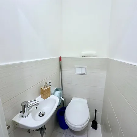 アパート Prime - Modern 2 Bedroom Family With Balcony & Parking Included *