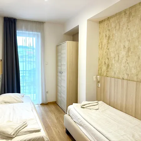 アパート Prime - Modern 2 Bedroom Family With Balcony & Parking Included *