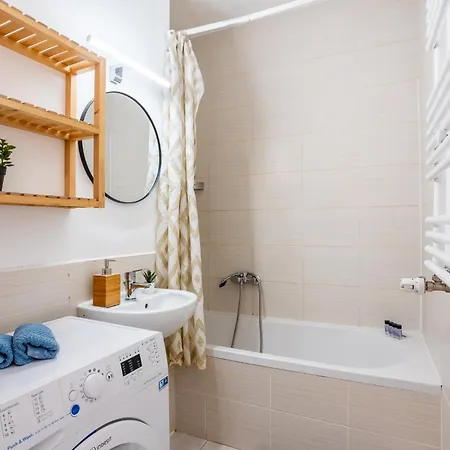 Prime - Modern 2 Bedroom Family With Balcony & Parking Included Βουδαπέστη