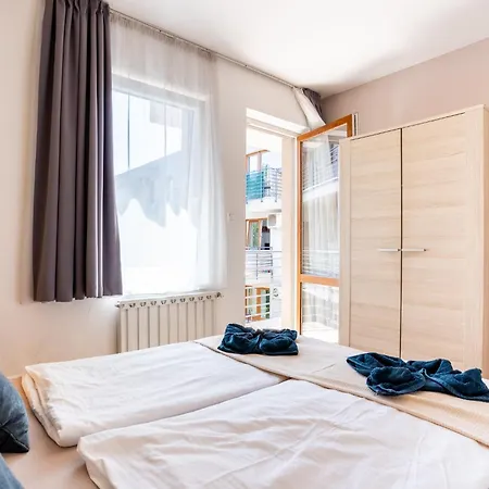 Prime - Modern 2 Bedroom Family With Balcony & Parking Included