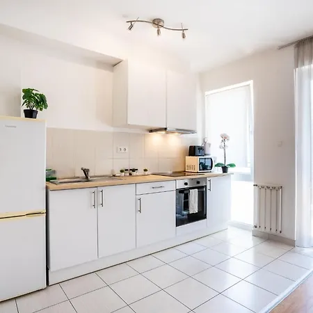 Prime - Modern 2 Bedroom Family With Balcony & Parking Included * Βουδαπέστη