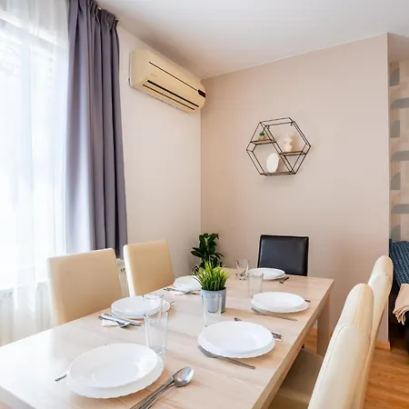 Διαμέρισμα Prime - Modern 2 Bedroom Family With Balcony & Parking Included *