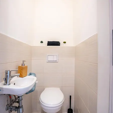 Διαμέρισμα Prime - Modern 2 Bedroom Family With Balcony & Parking Included