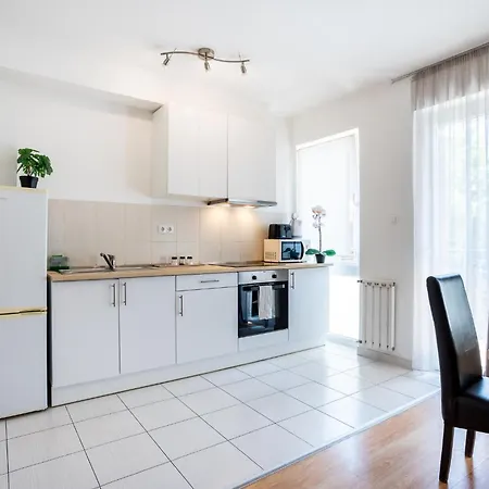 Διαμέρισμα Prime - Modern 2 Bedroom Family With Balcony & Parking Included