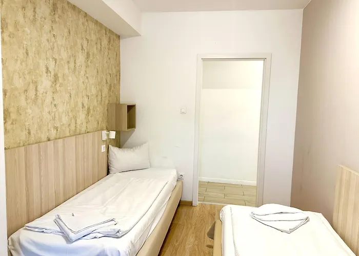 Prime - Modern 2 Bedroom Family With Balcony & Parking Included Budapest
