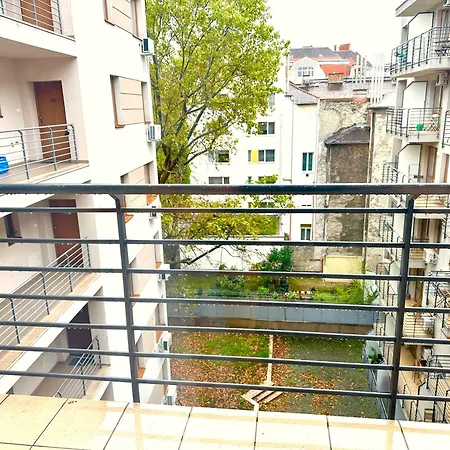 Daire Prime - Modern 2 Bedroom Family With Balcony & Parking Included