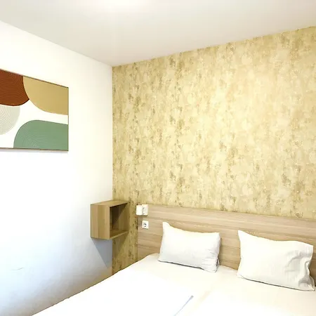 Prime - Modern 2 Bedroom Family With Balcony & Parking Included * 부다페스트