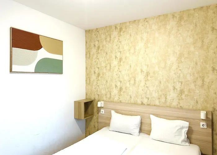 Prime - Modern 2 Bedroom Family With Balcony & Parking Included * Budapeşte